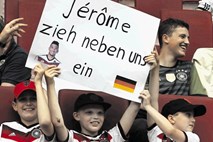 Nemški desni populisti bi nogometno reprezentanco očistili neželenih sosedov in nedomoljubov, kakršna sta Boateng in Özil