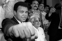 Umrl je legendarni boksar Muhammad Ali: Bog je vzel svojega šampiona