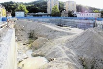 Gradbeno jamo v Šiški bosta zapolnila Petričev Kolektor Koling in Gorenje Projekt
