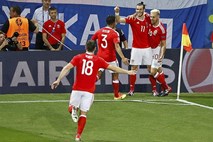 Valižani nadigrali Ruse in na vrhu skupine prehiteli Angleže; blizu osmine finala tudi Slovaki
