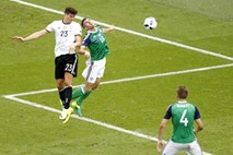 Pričakovan razplet v skupini C: v osmino finala Nemčija in Poljska, blizu pa je tudi Severna Irska