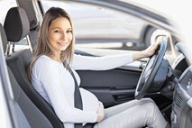 Nosečnice za volanom: Omejitev načeloma ni,  se je pa treba prilagoditi