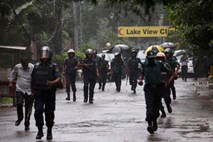 Islamski skrajneži s pobojem v Daki napovedujejo pohod na indijsko podcelino