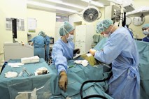 Bolnišnice so bolnikom ponudile manj dodatnih operacij od pričakovanj