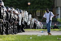 Dvesto aretiranih v protestih temnopoltih