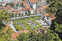 Občina uspešna proti kulturovarstvenikom v sporu o parkirni hiši pod tržnico