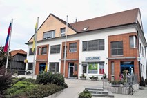 Občina Šentjernej je v sedmih letih za najem pisarn  plačala več, kot je tržna vrednost najetih prostorov