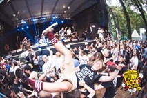 Festival Punk Rock Holiday 1.6: Hitri kitarski ritmi in skakanje z odra