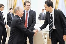 Rumene novice: Fantje z Etona pri Putinu