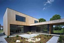 Kakovostne lesene hiše so potresno veliko bolj varne od zidanih  