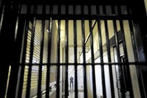 Dosmrtni zapor: Barbarstvo ali nujna rešitev za izjemne primere?
