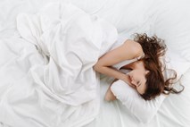Odgovarjamo na vprašanja o spanju, ki si jih najpogosteje zastavljamo  