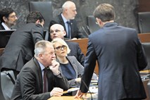 Kaj bo premier sporočil Kopač-Mrakovi in Socialnim demokratom?