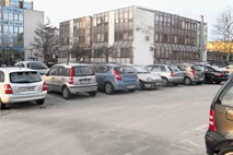 Občina in Tritonis ponovno na sodišču zaradi spornega parkirišča ob Vojkovi cesti