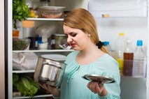 Veste, kako dolgo smete hraniti posamezna živila v hladilniku? 