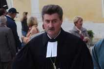 Častni škof evangeličanske cerkve Geza Erniša o bogu in političnih igricah