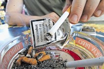 Nesmisel finančnega ministrstva: proti kajenju, vendar za prodajo cigaret