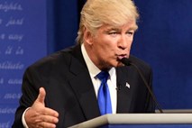 Alec Baldwin v oddaji Saturday Night Live oponašal Donalda Trumpa, ta užaljeno odgovarja prek tviterja