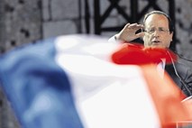 Hollande odhaja, francoski levici  vseeno grozi polom