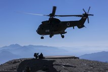 Dežurni helikopterski posadki Slovenske vojske sta letos poleteli na pomoč že 338-krat