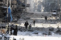 Iz Alepa zdaj poskušajo rešiti tudi upornike, ne le civiliste