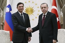 Pahor si je na obisku pri Erdoganu zaželel renesanso zaupanja s Turčijo