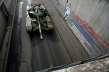Srbija bo do marca od Rusije dobila več vojaških letal in tankov