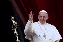 Urbi et orbi: Papež se je v božični poslanici spomnil žrtev nasilja in terorizma