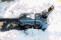 Pametni vrtnarski robot, ki vam odstrani tudi sneg