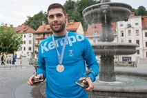 Jure Dolenec podpisal za Barcelono, Blaž Janc za evropskega prvaka Kielce