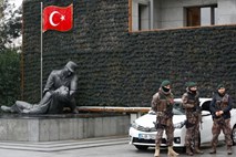 V Turčiji pridržali dva osumljenca za umor ruskega veleposlanika