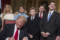 Bela hiša: Pustite Barrona Trumpa pri miru, ima pravico biti otrok in odraščati stran od političnih žarometov