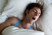 Spite malo, smrčite, se zbujate? Kaj vaš spanec razkriva o vašem zdravju  