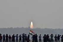 Indijska raketa v vesolje uspešno ponesla rekordne 104 satelite