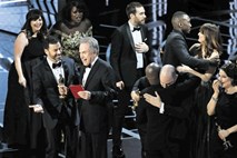 Oskarji 2017: Zgodovinska podelitev s filmskim koncem