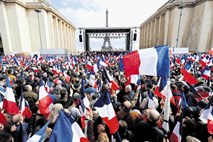 Fillon se je poskušal rešiti s pariškim »mitingom resnice« 