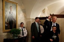 Trump presenetil otroke med obiskom Bele hiše