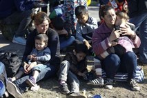 Zdravniki brez meja opozarjajo, da so madžarske oblasti vedno bolj nasilne do beguncev
