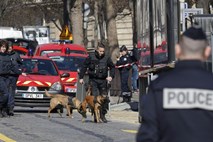 V eksploziji pisma v pariški pisarni IMF ranjena ena oseba