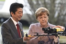 Merklova in Abe za prostotrgovinski sporazum med Japonsko in EU