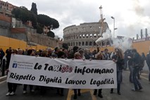 Italijanski taksisti z znova stavkajo proti Uberju in divji liberalizaciji