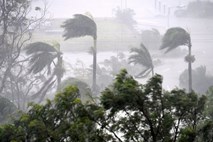 Hitrost vetra tropskega viharja v Avstraliji do 270 kilometrov na uro