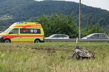 Prometna nesreča na dolenjski avtocesti usodna za voznika osebnega vozila
