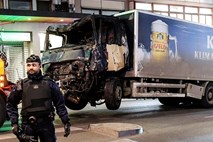 Napad v Stockholmu: policija prijela voznika tovornjaka, v vozilu pa našla še doma narejeno eksplozivno napravo