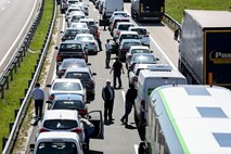 Vozniki na vstop na Hrvaško čakajo do tri ure, župan Umaga opozarja: posledice bo najbolj občutilo gospodarstvo