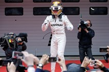 Hamilton in Vettel napovedala boj, dirkač dneva mladi Verstappen