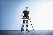Namesto invalidskega vozička robotska obleka