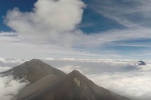 Prvi prelet drona nad bruhajočim vulkanom