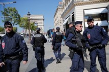 Streljanje v Parizu: osumljenec, ki se je predal policiji, ni sodeloval v napadu