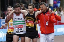 Londonski maraton: Sotekmovalec mu je pomagal prečkati cilj
